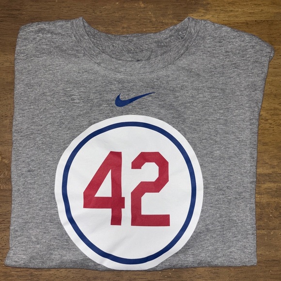 Jackie Robinson 42 Graphic Tee - Picture 2 of 3
